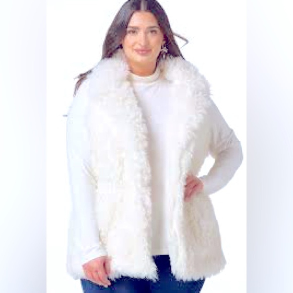 CATO Ivory Open Front Faux Fur Vest Sz 18 / 20 Faux fur vests Faux Fluffy fur